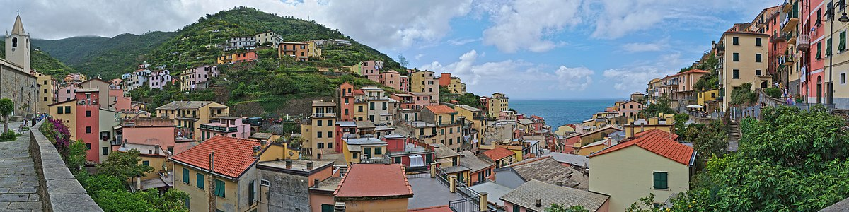 Author СССР https://commons.wikimedia.org/wiki/File:Panorama_di_Riomaggiore.jpg