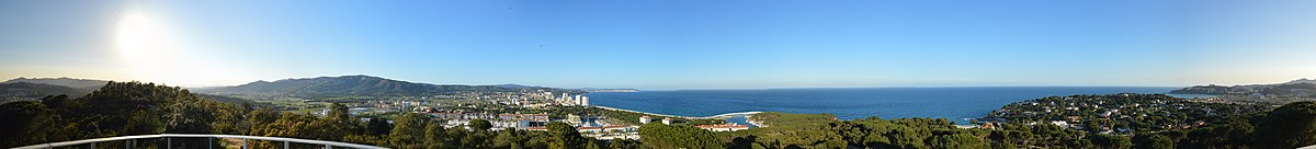 https://commons.wikimedia.org/wiki/File:Platja_d%27Aro_-_panoramio.jpg